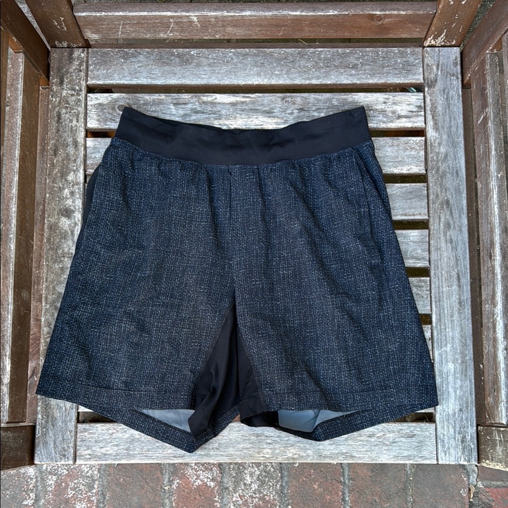 Lululemon - Men’s Navy Shorts - size Large